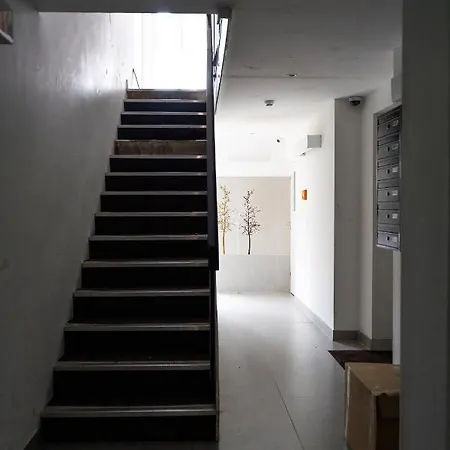 Chic 3 Bed Near Bridge With Balcony Apartment *