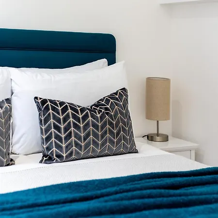 2 Bed 2 Bath Off Regent Street