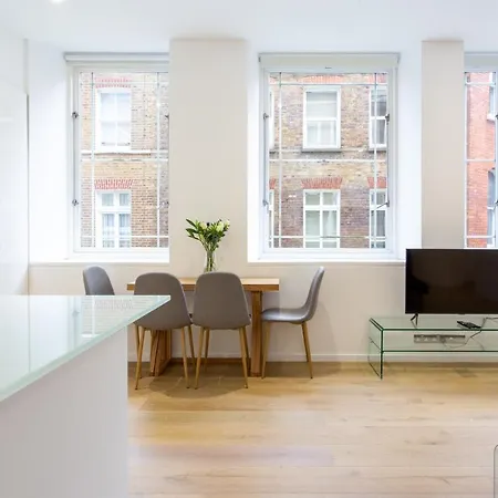 2 Bed 2 Bath Off Regent Street *