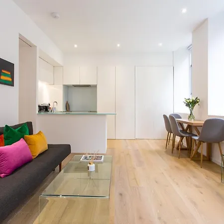 2 Bed 2 Bath Off Regent Street 런던
