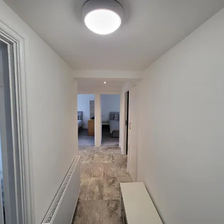 Modern 3 Bed Walking Distance To Wimbledon Tennis! London