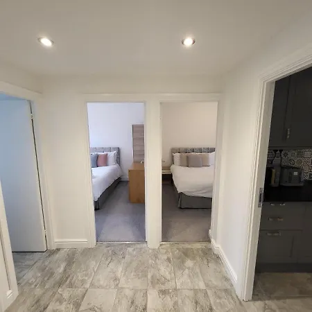 Modern 3 Bed Walking Distance To Wimbledon Tennis! Apartment