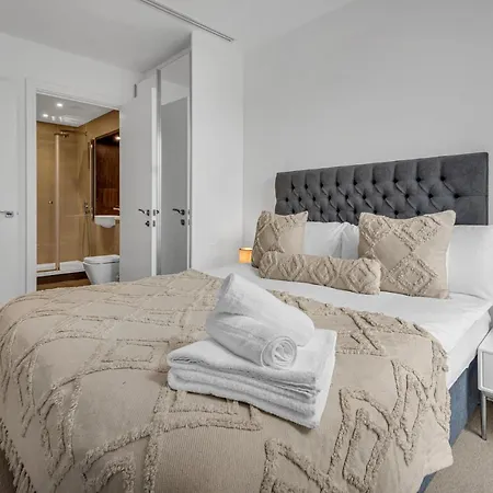 Modern 01 & 02 Bed In Canary Wharf London