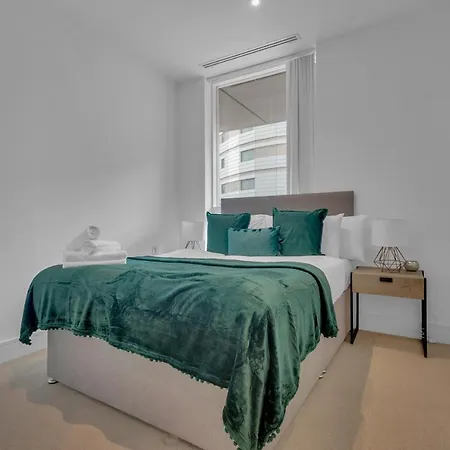 Modern 01 & 02 Bed In Canary Wharf Apartment *
