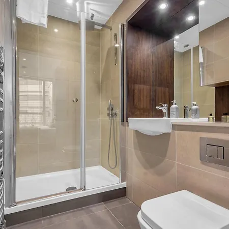 Modern 01 & 02 Bed In Canary Wharf London