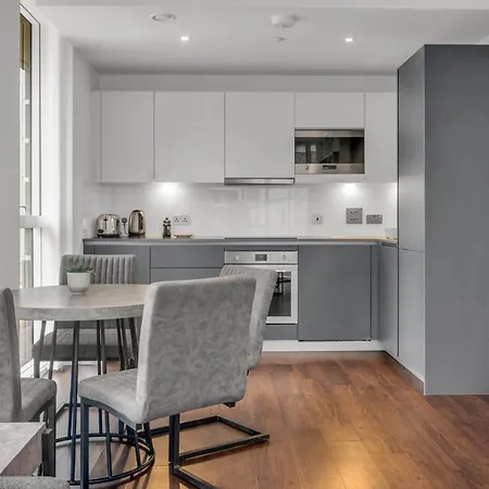 Modern 01 & 02 Bed In Canary Wharf Apartment *