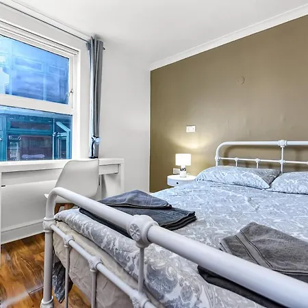 Charming River View 3 Bedroom In The Heart Of *
