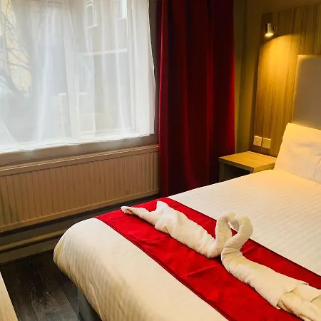 Lily Hotel London