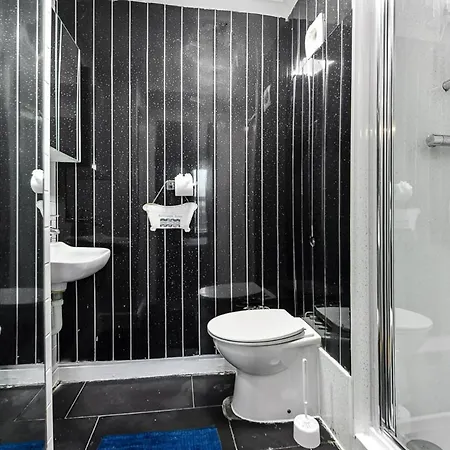 Charming River View 3 Bedroom In The Heart Of London