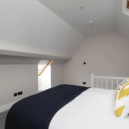 Skyvillion - Cozy Large 4 & 1 Bed In Enfield, Mins To Tube Station, Free Wi-fi Londres