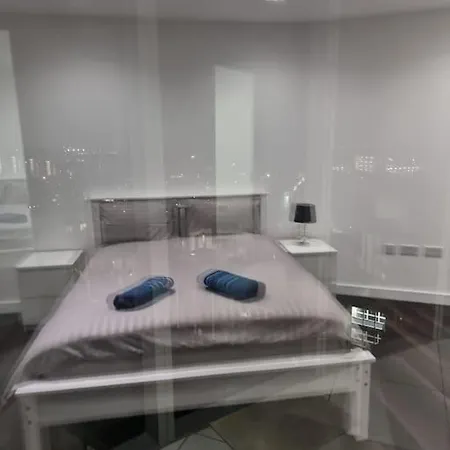 014- Panoramic View 2 Bedrooms 1201 * Brentford