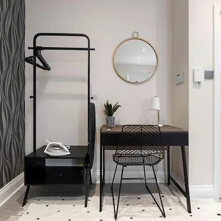 Apartment Cozy Nook: Stylish Studio, Walk To Park & Shop