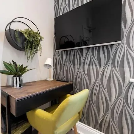 Apartment Sweet Suite: Trendy Studio For Two