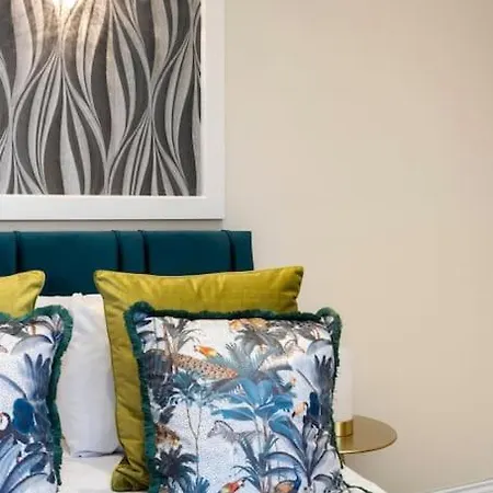 Sweet Suite: Trendy Studio For Two *