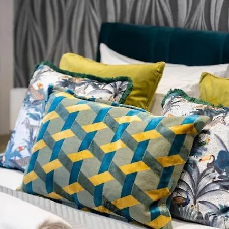Cozy Nook: Stylish Studio, Walk To Park & Shop