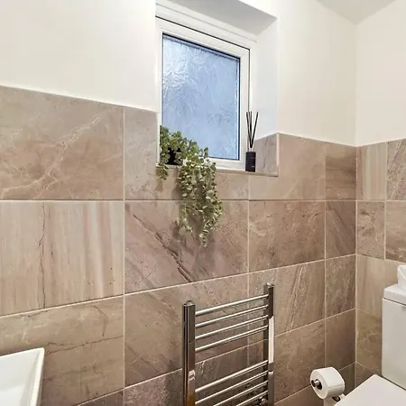 4 Bedroom House Free Off Street Parking Walking Distance To Kensal Rise Station * London