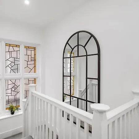 Holiday home 4 Bedroom House Free Off Street Parking Walking Distance To Kensal Rise Station