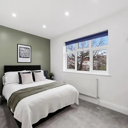 4 Bedroom House Free Off Street Parking Walking Distance To Kensal Rise Station * London