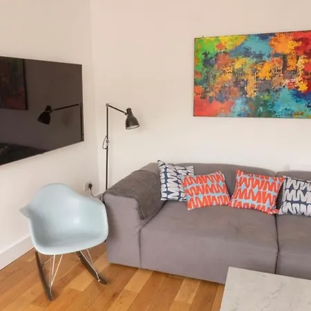 Cool, Quiet Notting Hill 2 Bed * London