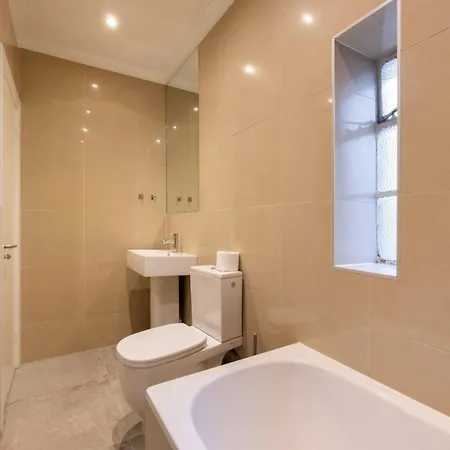 Cool, Quiet Notting Hill 2 Bed London