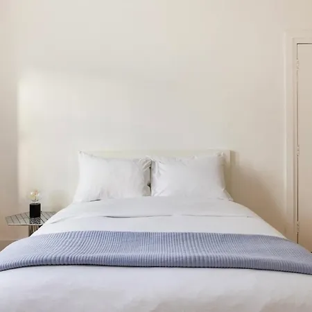 Cool, Quiet Notting Hill 2 Bed Apartment London