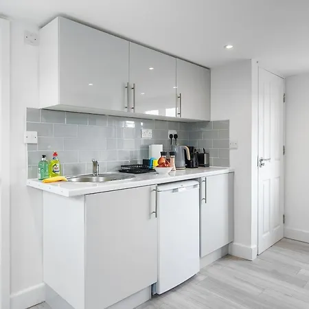 Livestay-modern Studio In Zone 2 London