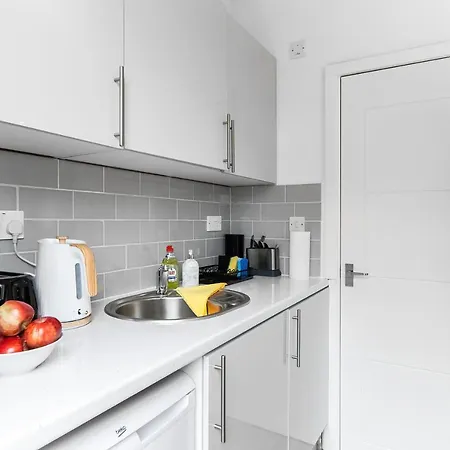 Livestay-modern Studio In Zone 2 London