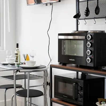 Livestay-modern Studio In Zone 2 London