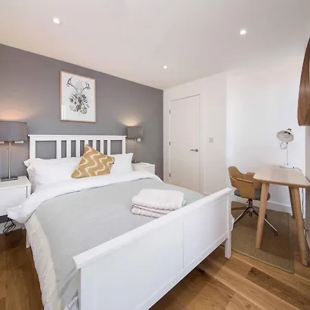 Apartment 7 Borough - Spacious 2-bed, 2-bath In Prime Location *