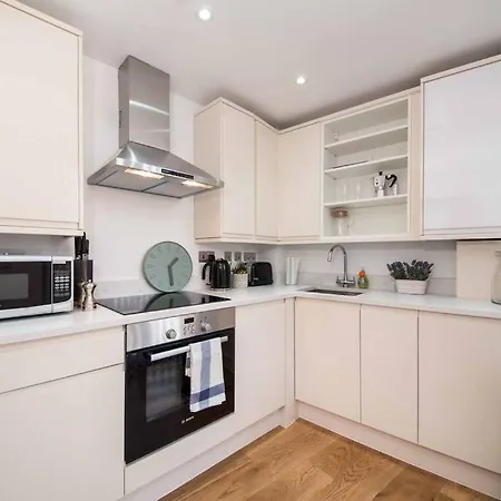 7 Borough - Spacious 2-bed, 2-bath In Prime Location Apartment *