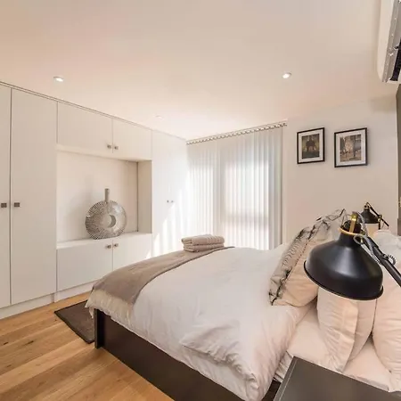 Apartment 7 Borough - Spacious 2-bed, 2-bath In Prime Location