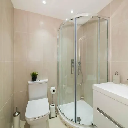 Apartment 7 Borough - Spacious 2-bed, 2-bath In Prime Location *