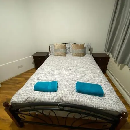 Ground Floor One Bedroom Bayswater Central Apartment London