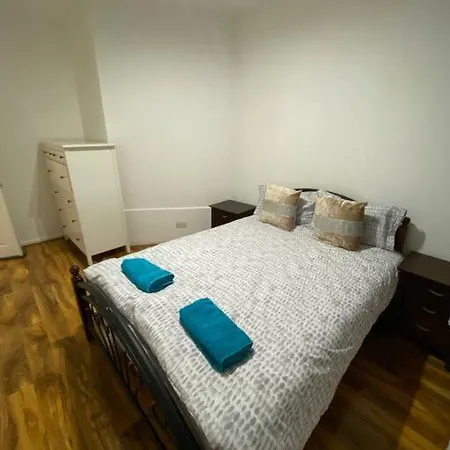 Apartment Ground Floor One Bedroom Bayswater Central