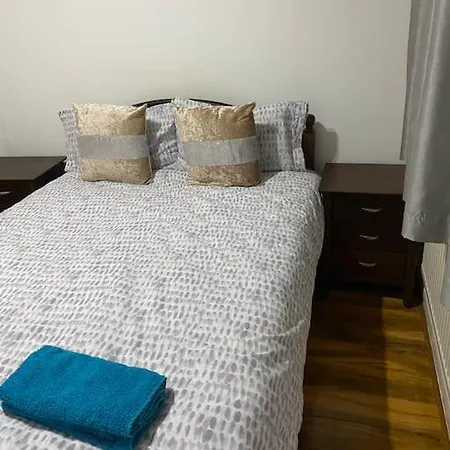 Apartment Ground Floor One Bedroom Bayswater Central