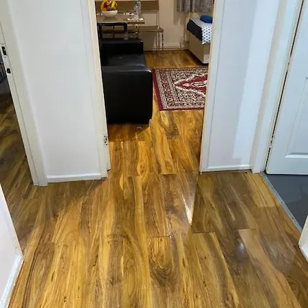 Apartment Ground Floor One Bedroom Bayswater Central *