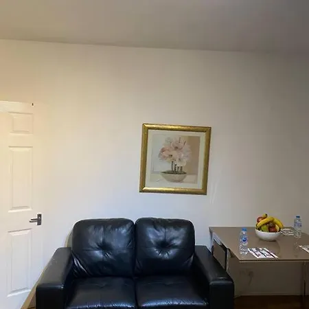 Ground Floor One Bedroom Bayswater Central