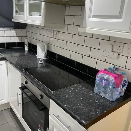 Apartment Ground Floor One Bedroom Bayswater Central
