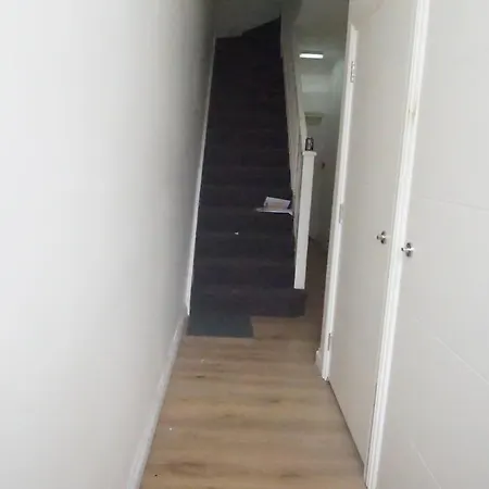 Evergreen Apartments-flat 5, Apartment London