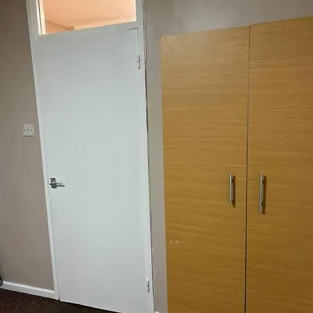 016- 1 Bedroom Church Street F31 *