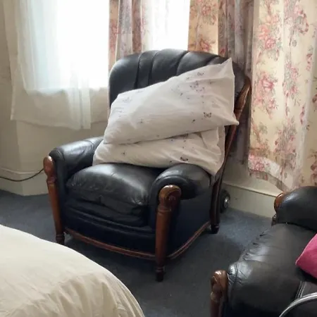 To Let In 3*