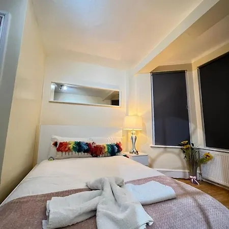Comfy 2 Bedroom Flat Edgware Road * London