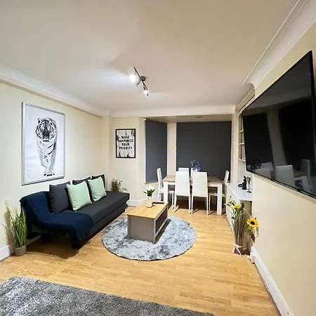 Comfy 2 Bedroom Flat Edgware Road London