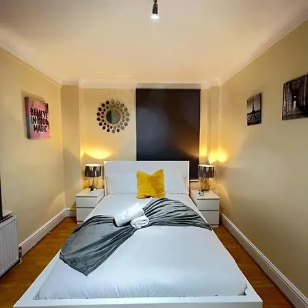 Comfy 2 Bedroom Flat Edgware Road * London