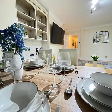Comfy 2 Bedroom Flat Edgware Road Apartment London