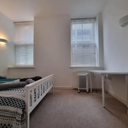 Modern Two Bedroom Ground Floor Apartment