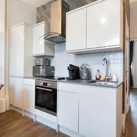 Cosy Flat In Apartment London