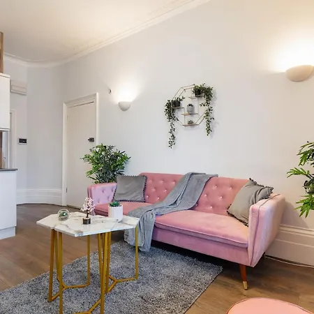 Cosy Flat In * London