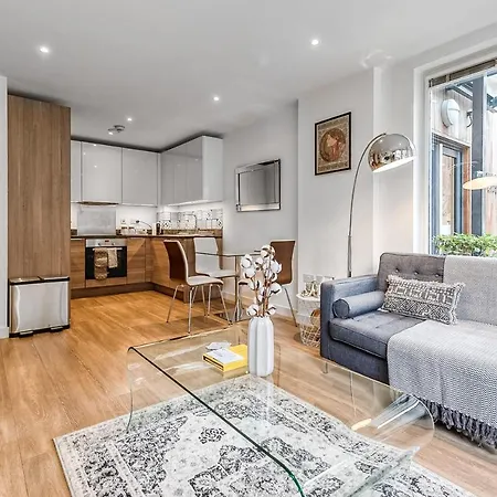 Modern Surrey Quays Flat شقة لندن