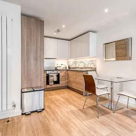 Apartment Modern Surrey Quays Flat *